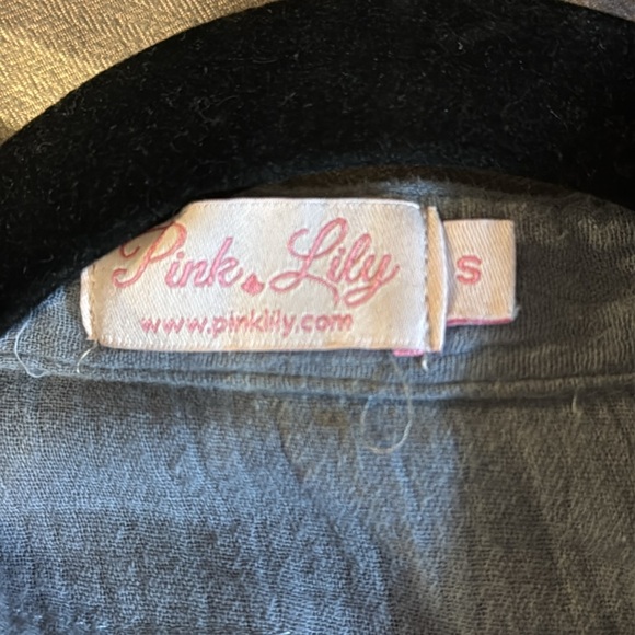 Button down - Picture 4 of 4